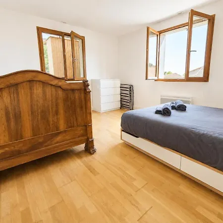 La Maison Des Ecoles Hébergement de vacances *