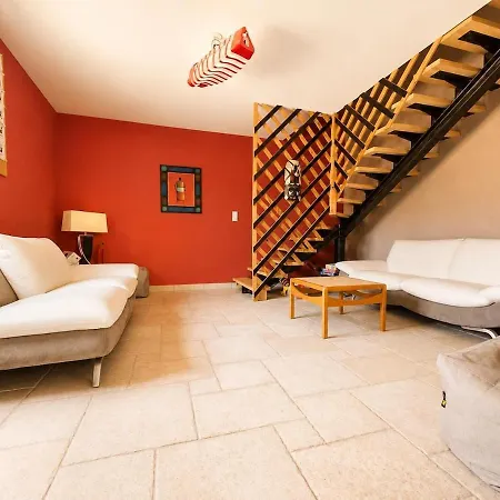 La Maison Des Ecoles Hébergement de vacances Lens-Lestang