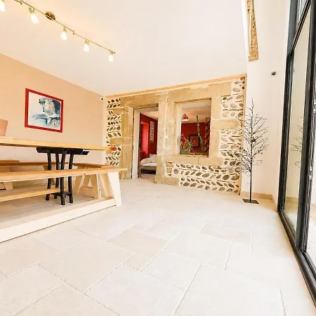La Maison Des Ecoles